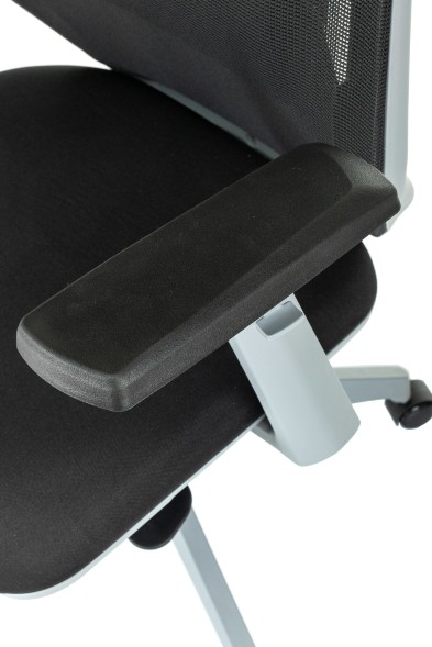 Кресло руководителя Бюрократ MC-G611NL-H черный Elastic-102 с подголов. крестов.4-луч. пластик пластик серый